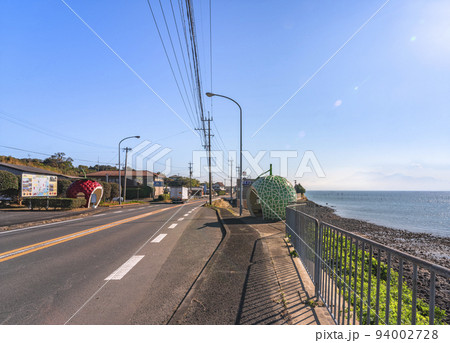 [九州・諫早] 有明海に沿ってときめきフルーツバス停通りの平原のいちごとメロンのバス停。 94002728