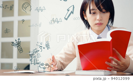 科学を勉強する女子学生 科学を勉強する女子学生 94012099