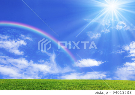 草原と青空に虹と太陽 草原と青空に虹と太陽 94015538