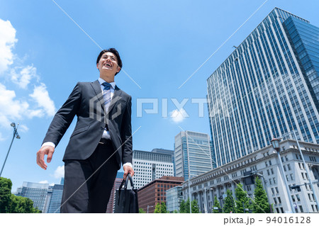 ビジネス ビジネスマン 男性 営業 ビジネスパーソン 通勤 ビジネス ビジネスマン 男性 営業 ビジネスパーソン 通勤 94016128