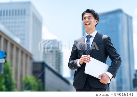 ビジネス ビジネスマン 男性 営業 ビジネスパーソン 通勤 ビジネス ビジネスマン 男性 営業 ビジネスパーソン 通勤 94016141