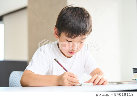 勉強をする小学3年生 小学4年生 夏期講習 テスト 勉強をする小学3年生 小学4年生 夏期講習 テスト 94019118