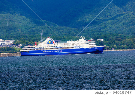 【新潟県・佐渡】佐渡を出港するときわ丸 夏編 8月 【新潟県・佐渡】佐渡を出港するときわ丸 夏編 8月 94019747