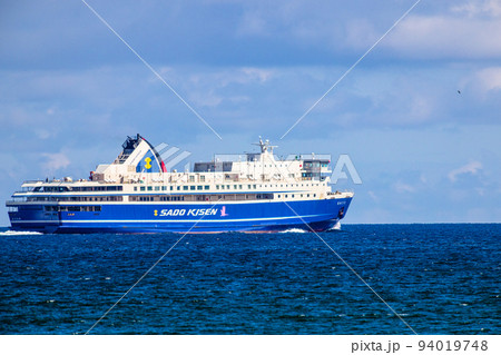 【新潟県・佐渡】佐渡を出港するときわ丸 夏編 8月 【新潟県・佐渡】佐渡を出港するときわ丸 夏編 8月 94019748