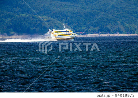 【新潟県・佐渡】佐渡両津湾(国道350号線)を疾走するジェットフォイル 夏編 8月 【新潟県・佐渡】佐渡両津湾(国道350号線)を疾走するジェットフォイル 夏編 8月 94019975