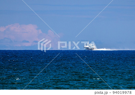 【新潟県・佐渡】佐渡両津湾(国道350号線)を疾走するジェットフォイル 夏編 8月 【新潟県・佐渡】佐渡両津湾(国道350号線)を疾走するジェットフォイル 夏編 8月 94019978