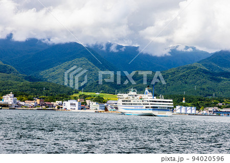 【新潟県･佐渡】佐渡両津港に入港する、おけさ丸 夏編　8月 94020596