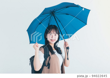 傘をさした女性 umbrella 傘をさした女性 umbrella 94022645