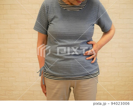 高齢女性の体形の悩み 高齢女性の体形の悩み 94023006