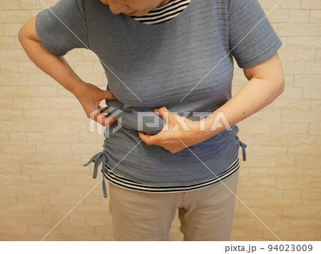 高齢女性の体形の悩み 94023009