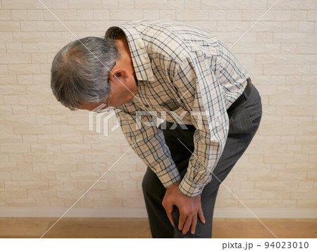 高齢男性のひざの痛み 高齢男性のひざの痛み 94023010