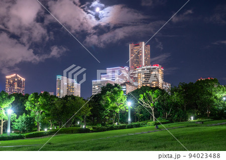 《神奈川県》みなとみらい臨港パークの夜景 94023488