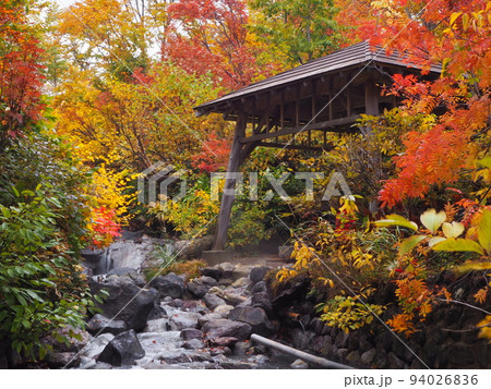 紅葉の酸ヶ湯温泉周辺　まんじゅうふかし 94026836