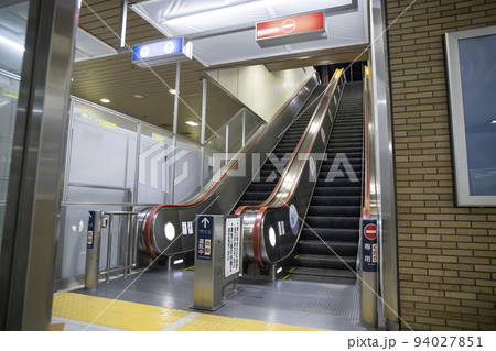 JR札幌駅　1・2番線のエスカレーター 94027851