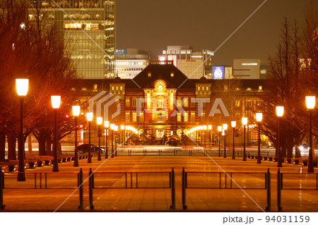 JR東京駅駅舎の夜景 94031159