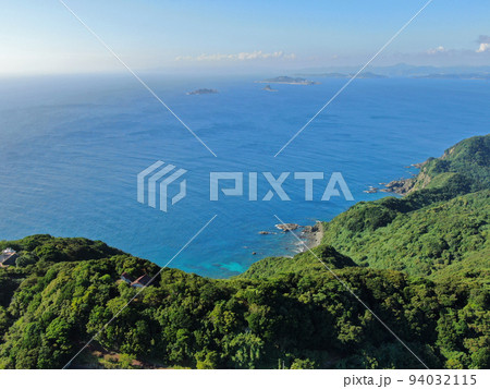 野母崎の権現山展望公園の上空から岬の海岸線の空撮 94032115