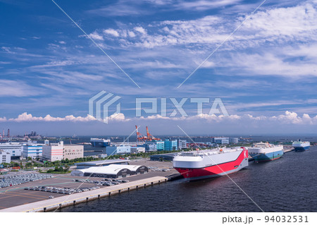 《神奈川県》自動車船で輸出される車・自動車産業 《神奈川県》自動車船で輸出される車・自動車産業 94032531