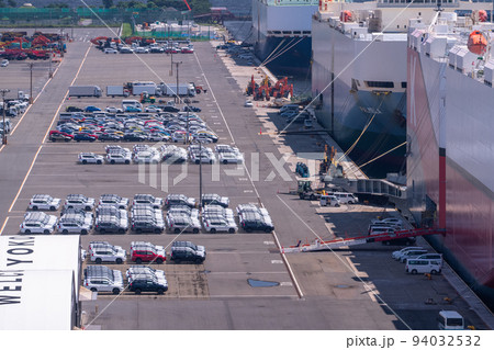 《神奈川県》自動車船で輸出される車・自動車産業 94032532