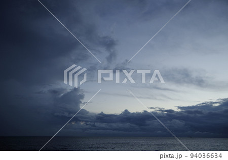 南知多町愛知県　台風直前の空 94036634