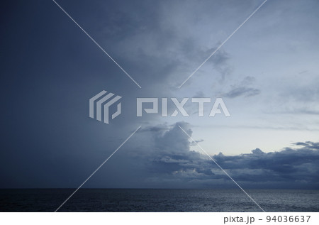 南知多町愛知県　台風直前の空 94036637