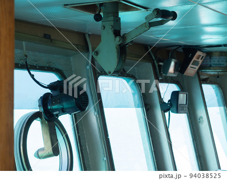 The steering cabin of the captain on the ship. Hand lever 94038525
