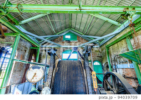 夏の万田坑　巻き上げ機　熊本県荒尾市 94039709