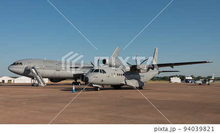 フィンランド空軍C-295M輸送機とオランダ空軍KDC-10空中給油機 フィンランド空軍C-295M輸送機とオランダ空軍KDC-10空中給油機 94039821