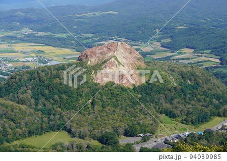 有珠山テラスから見る昭和新山 94039985