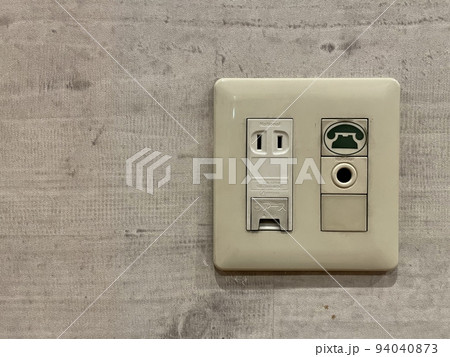 電源と電話線コネクタ 94040873