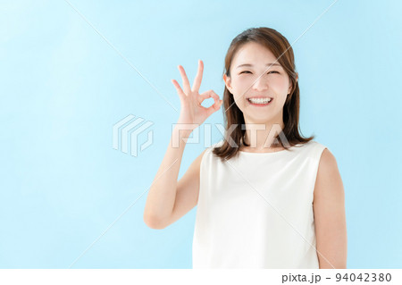 OK 女性 ブルーバック OK 女性 ブルーバック 94042380