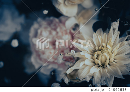 シックな花の背景素材 94042653