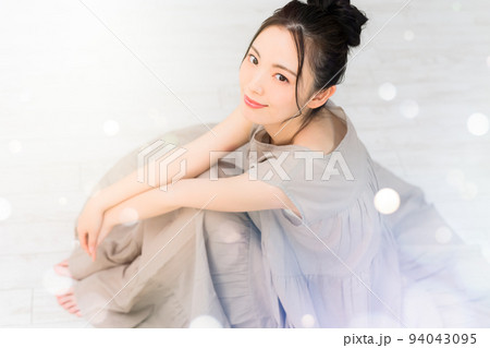 女性ポートレート 94043095