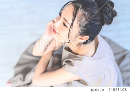 女性ポートレート 94043108