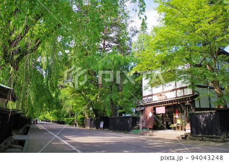 秋田の風景 新緑の角館の武家屋敷通り 秋田の風景 新緑の角館の武家屋敷通り 94043248