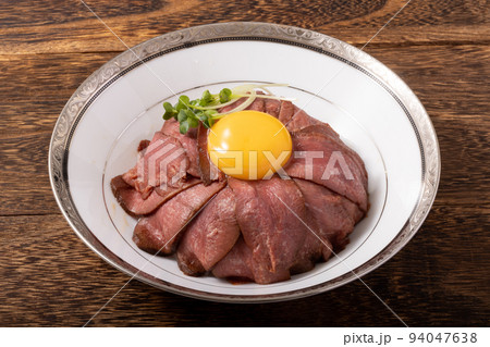 牛タンローストビーフ丼 牛タンローストビーフ丼 94047638