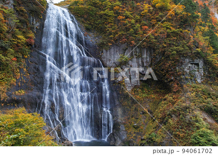 秋田県/ 安の滝（上段部）紅葉 94061702