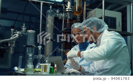 Two scientist in professional uniform working in laboratory 94061763