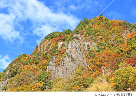 秋山郷の秋 錦秋の布岩 秋山郷の秋 錦秋の布岩 94061793