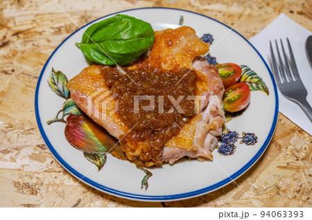 ジャポネソースがけのチキンステーキ ジャポネソースがけのチキンステーキ 94063393