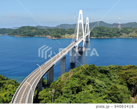 西彼杵半島と寺島間に架かる大島大橋の空撮 西彼杵半島と寺島間に架かる大島大橋の空撮 94063418