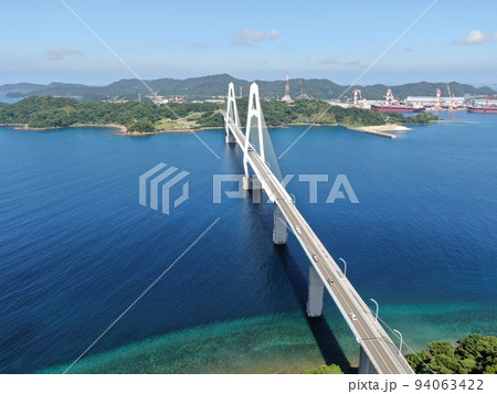 西彼杵半島と寺島間に架かる大島大橋の空撮 西彼杵半島と寺島間に架かる大島大橋の空撮 94063422