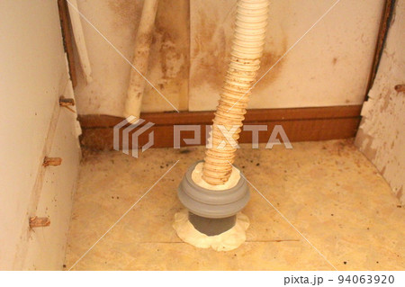 汚い排水溝 94063920