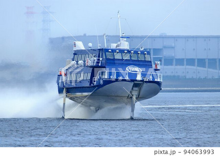 爽快!!疾走クルージング…東京港内を翼走するジェットホイル 94063993