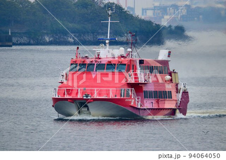 海面を爽快に疾走…東京港内を翼走するジェットホイル 海面を爽快に疾走…東京港内を翼走するジェットホイル 94064050