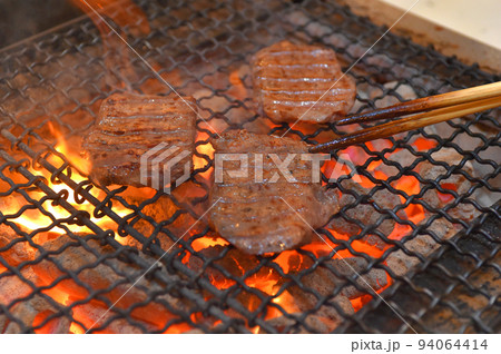 炭火で焼く焼き肉 炭火で焼く焼き肉 94064414