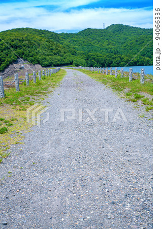 玉原湖 玉原ダム 天羽からの風景 初夏の季節 玉原湖 玉原ダム 天羽からの風景 初夏の季節 94066336