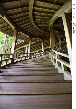 永観堂の曲がった階段 京都 日本 永観堂の曲がった階段 京都 日本 94068161