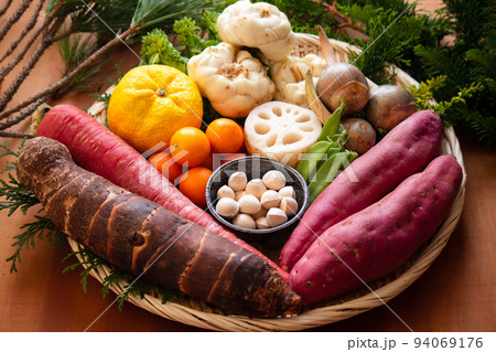 お正月の食材イメージ(野菜) 94069176