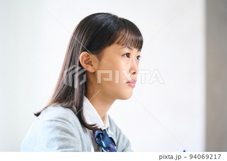 勉強する中学生 勉強する中学生 94069217