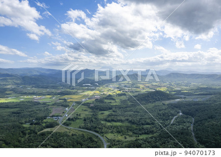 北海道 赤井川村のカルデラ展望所（空撮） 94070173